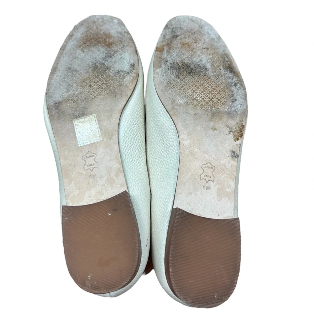 TORY BURCH: Cream Jessa Pebbled Leather Loafer with Gold Details -Size 9